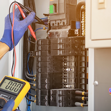 Affordable-Electrician-in-Lakeview-New-Orleans-Providing-Electrical-Panel-Replacement 0