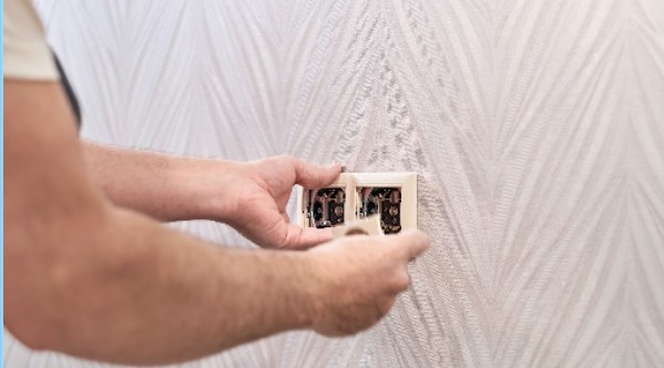 Expert Residential Electrician Specializing in Small Job Electrical Repair