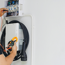 Professional-New-Orleans-Electrician-Providing-EV-Charger-Installation-for-New-Orleans-Residents 1